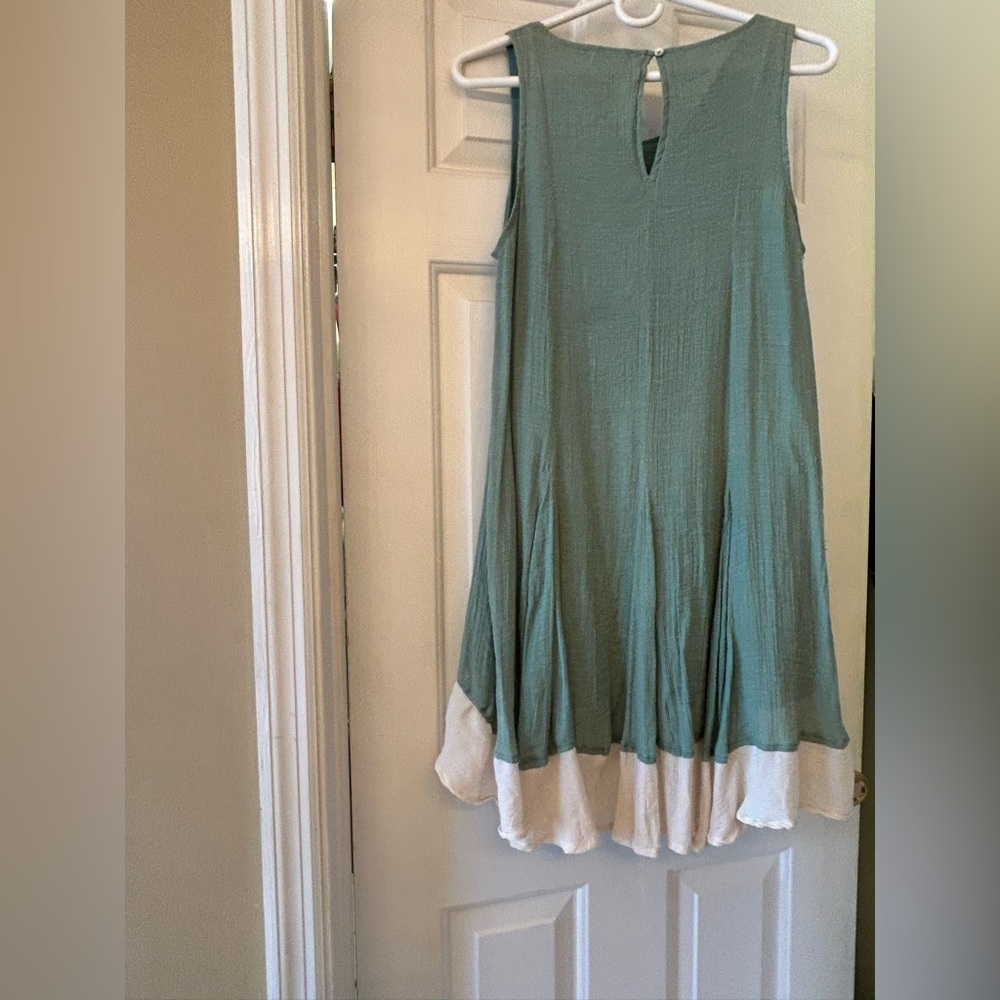 Entro Green and Cream Midi Dress